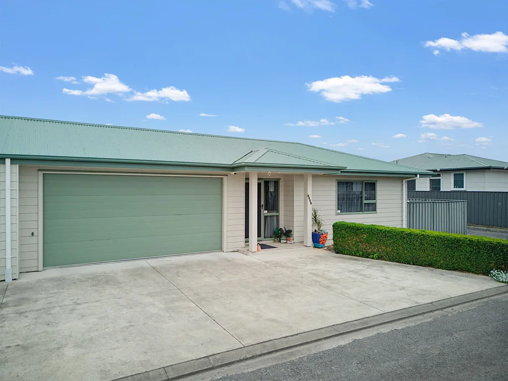 Akina 3房  Location, Lifestyle, Low Maintenance!