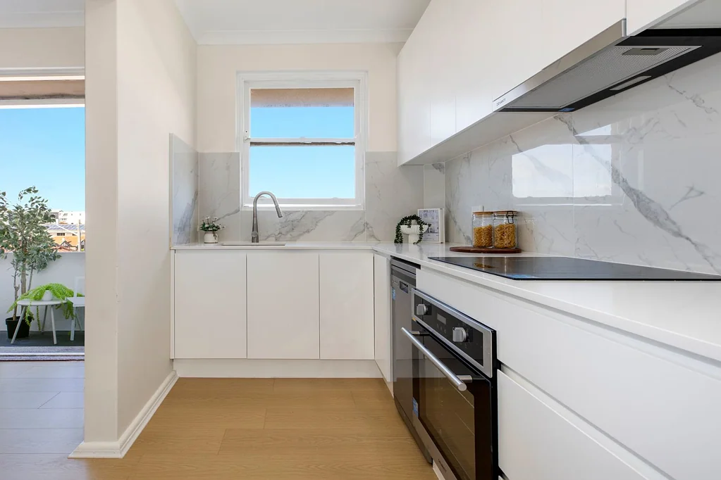 Campsie 2Kwarto Brand New Renovation: Top Floor Front Unit in Prime Location