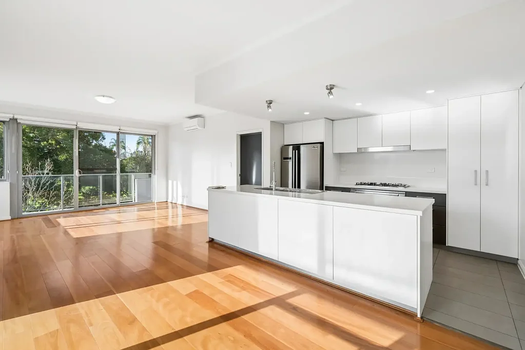 NOT TO BE MISSED STUNNNG 3x2x2 APARTMENT