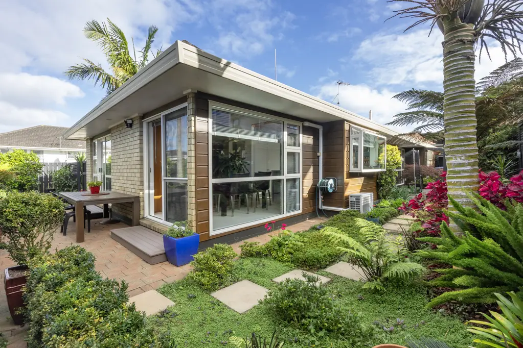 Onehunga 3બેડરૂમ Private & Polished Single-Level Living