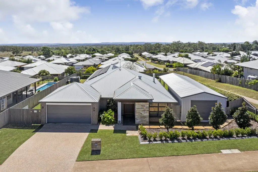 Kleinton 4 Bedroom Spacious & Stylish Family Living on 989m² in Kleinton