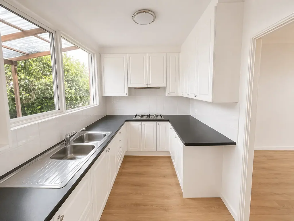 Large 3 Bedroom Home - Seconds From The Beach