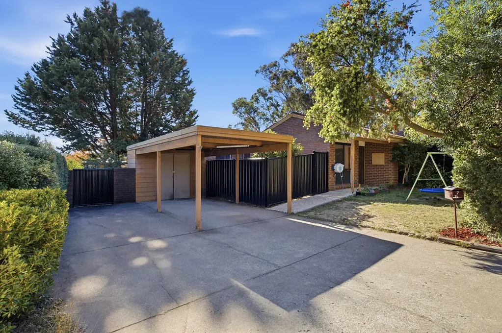 Holt 3房  Renovated & move in ready with no body corporate