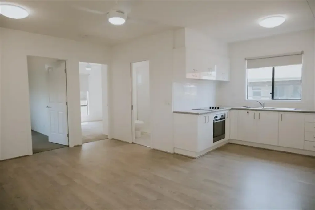 Modern 2-Bedroom Flat with Stylish Finishes & Comfort Features