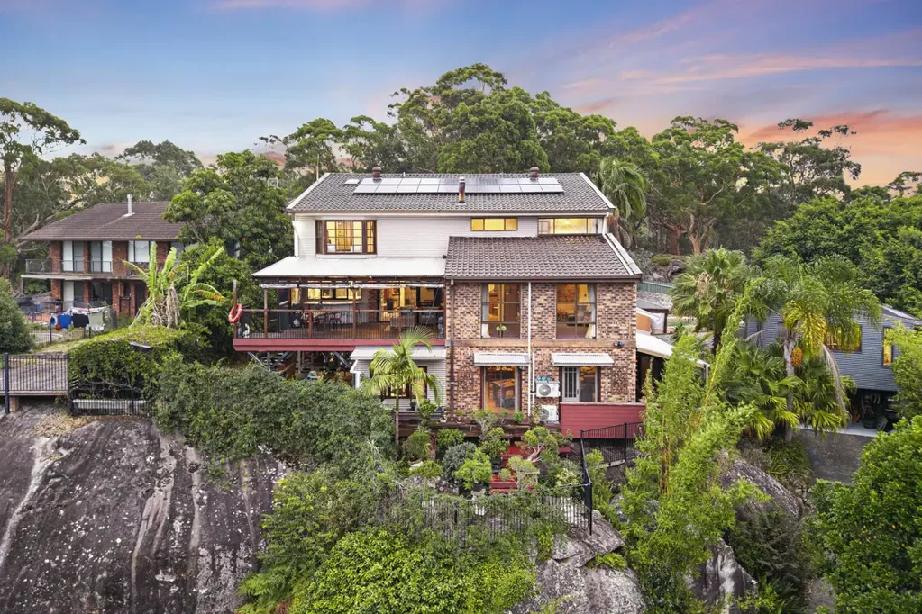 Woy Woy Bay 6ห้องนอน A Home You Don’t Just Find You Discover — 6 Bed | 4 Bath | 6 Car |