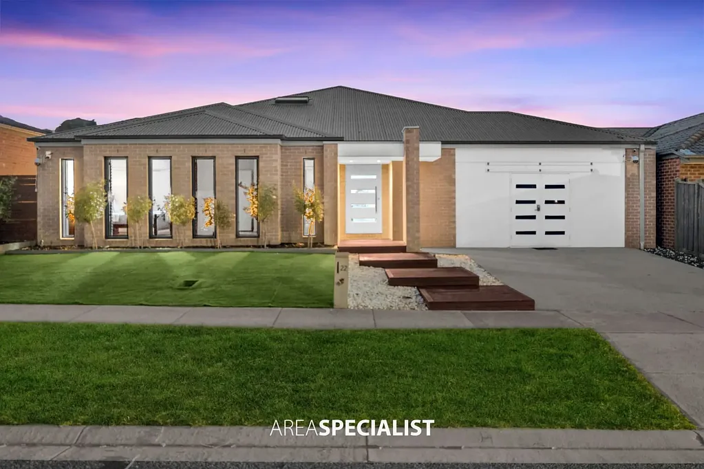 Cranbourne East 4房 带完全批准的专业工作室的家庭豪宅——独一无二的家 Family Luxury with a Fully Approved Professional Studio – A Home Like No Other