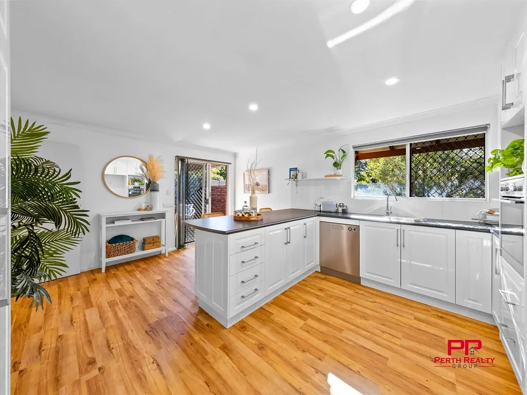 Maylands 2 Bedroom Charming Ground-Floor Villa moments from the heart of Maylands