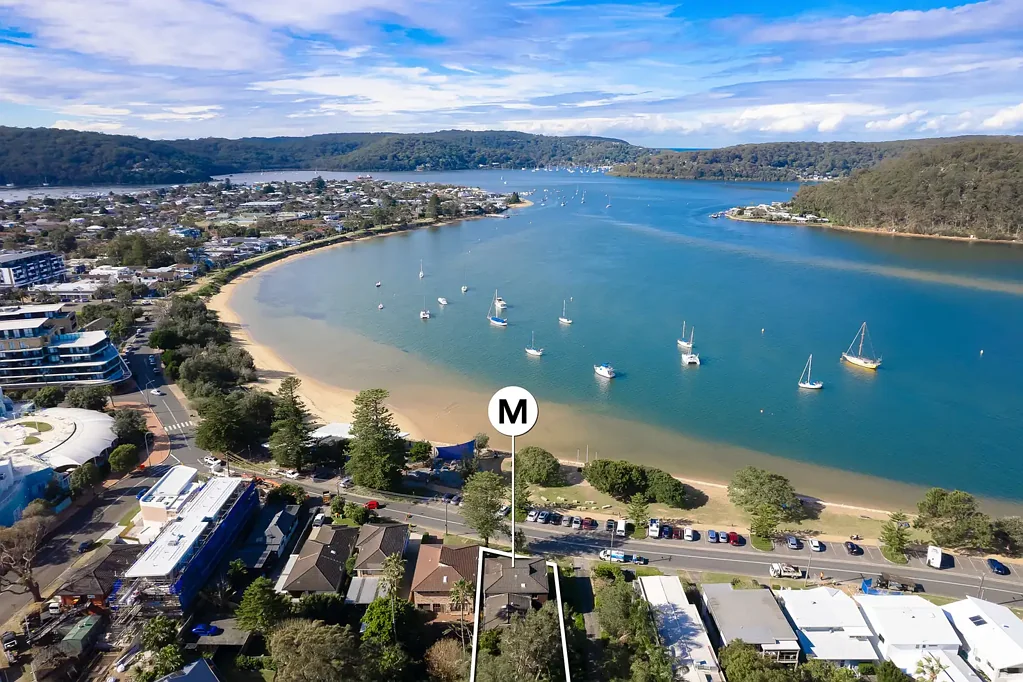 Ettalong Beach 5房  Exquisite beachside offering with rare development opportunity