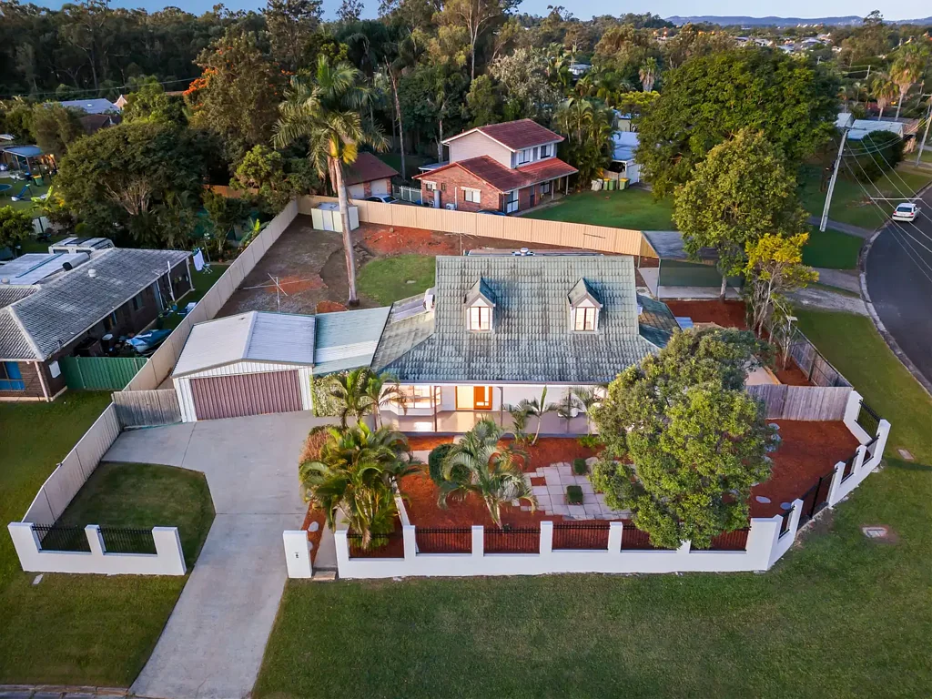 Browns Plains 5ਬੈੱਡਰੂਮ Rare. Refined. Rewarding. Renovated Family Oasis on a 1,141m² Corner Block with Dual-Income Potential (STCA)