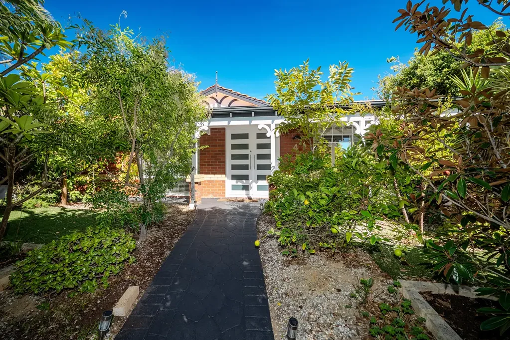 Clarkson 5Zimmer JUST PERFECT – MARKET PREVIEW OPPORTUNITY!