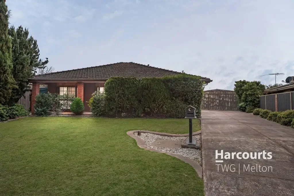 Melton West 2 Bedroom Family Living on an Expansive 871m² Allotment in Court Location