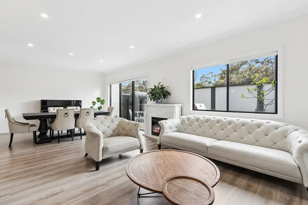 Vale Park 4Phòng ngủ Contemporary Family Living with Parkland Views