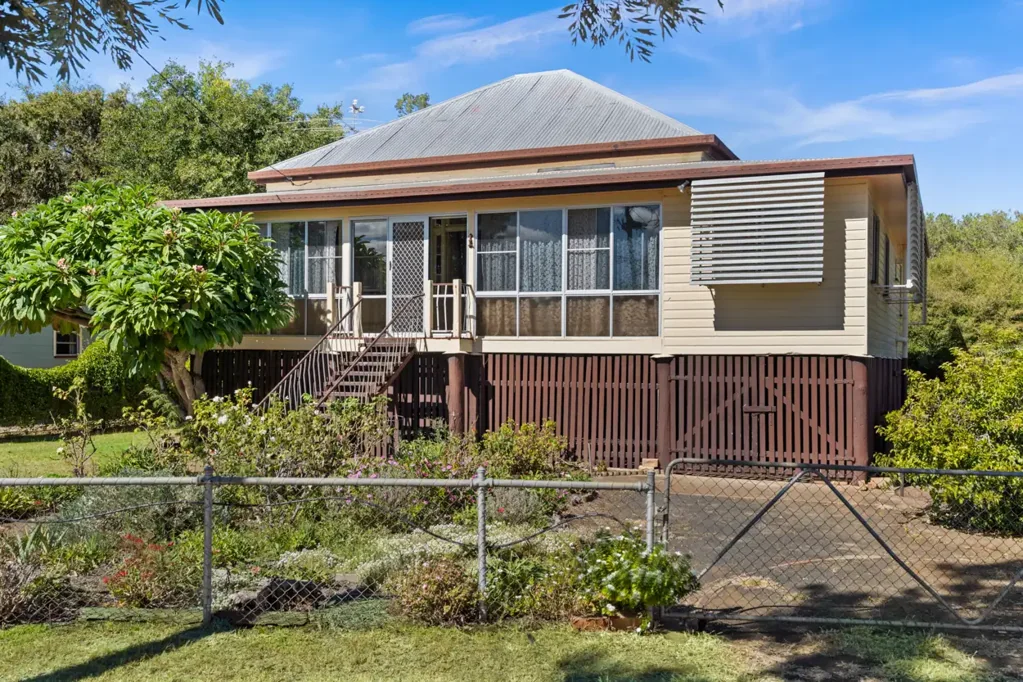 Pittsworth 3房  Opportunity Awaits with This Character Home and Big Block