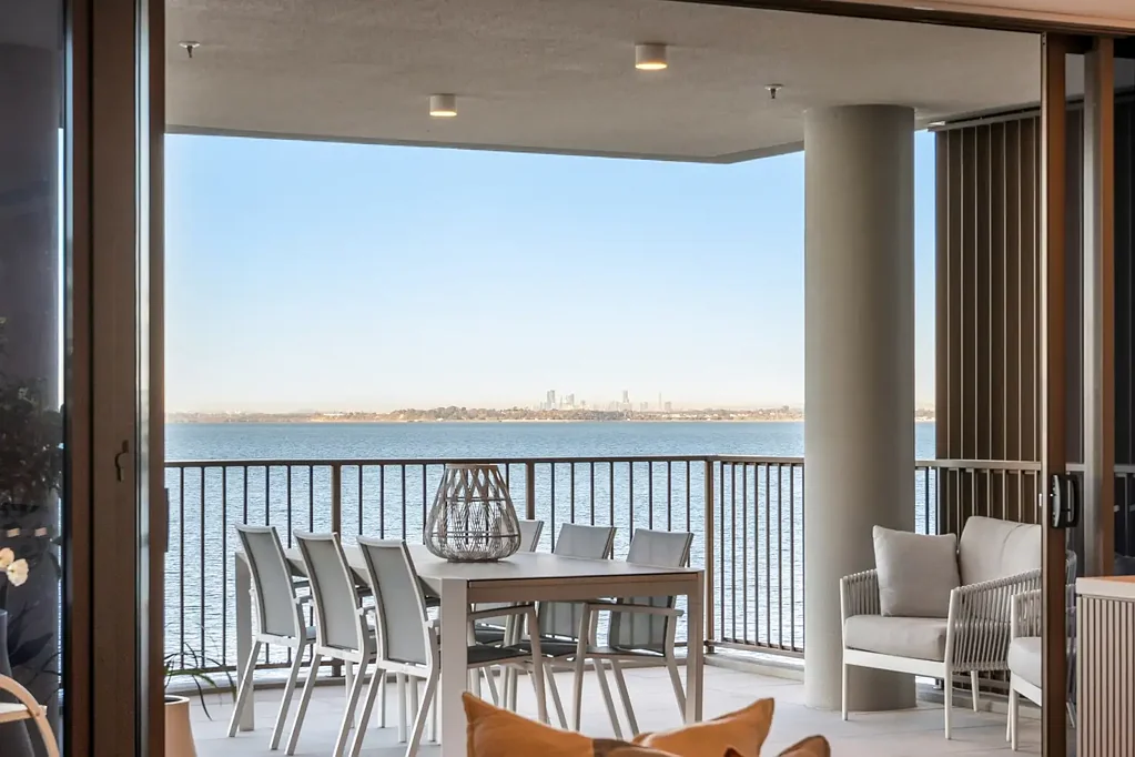 Woody Point 3Zimmer WATERFRONT LUXURY WITH HOUSE-SIZED DIMENSIONS
