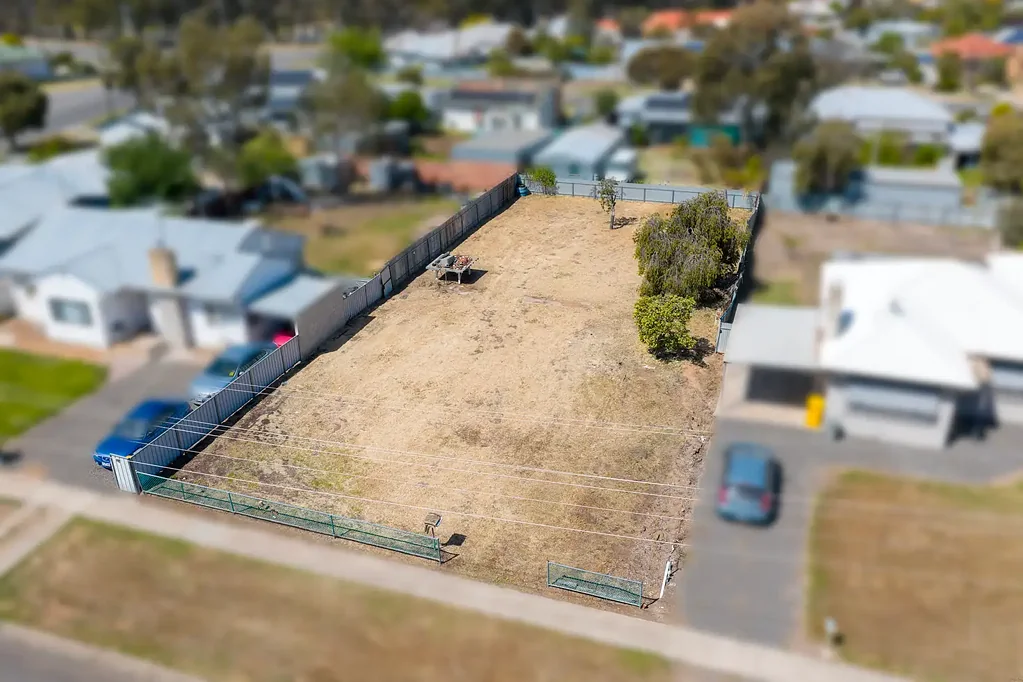 15 Coral Avenue, Warracknabeal, VIC 3393