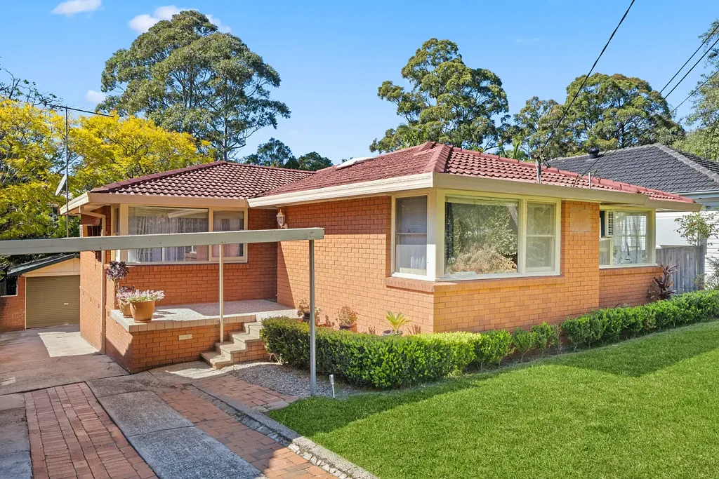 Asquith 4Moenga Red brick gem !