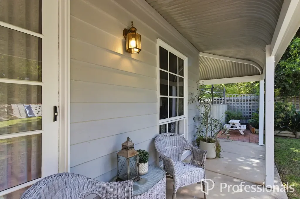 29 Churchill Avenue, Kooringal, NSW 2650