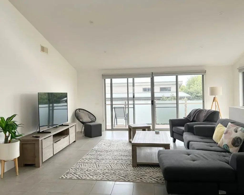 2/16 Hyland Street, Warrnambool, VIC 3280, 3 Kuwarto, 3 Banyo, Townhouse