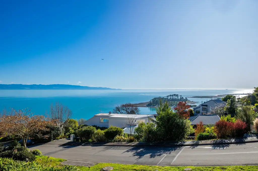 Britannia Heights Prestigious Bay View Section Available!