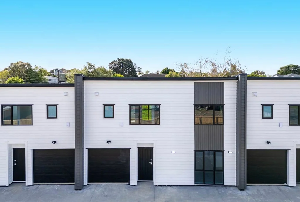 Manurewa 3બેડરૂમ HOT DEAL ALERT - NEW 3 BEDROOM WITH GARAGE!