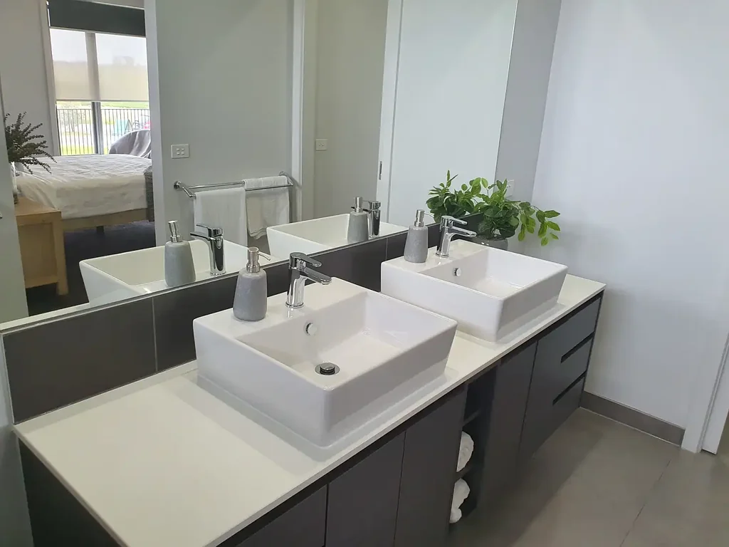 Cobblebank 3 Bedroom WE FULLY FIX OUR PACKAGES UPFRONT!!