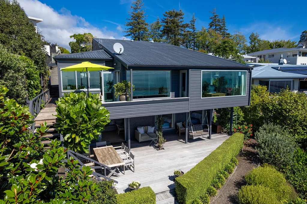 Stepneyville 3 Bedroom A Modern Classic on the Iconic Port Hills!