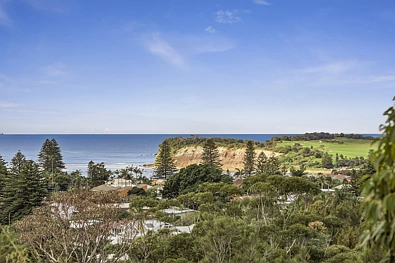 Collaroy 5房 平层入口，精致海滨住宅，坐拥壮丽海景 Level access, sophisticated coastal home with sweeping ocean views