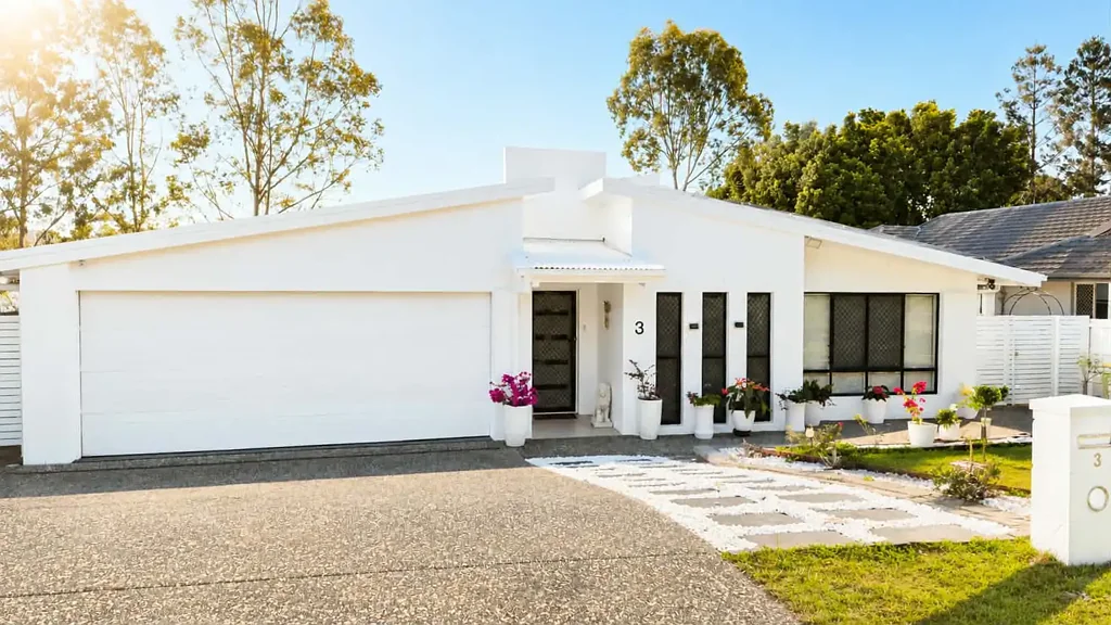 Brookwater 4Kwarto Luxury Golf Course Living meets Low-maintenance Elegance in Prestigious Brookwater