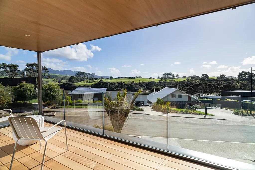 Raglan 4غرفة نوم Water views- Brand new lock up and leave!