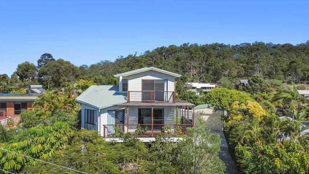 16 Columbia Avenue, Clinton, QLD 4680