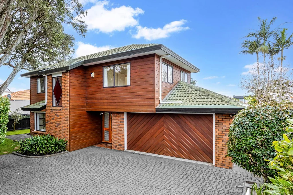 Greenlane 3침실 Well-Maintained Family Home in Prime DGZ Location