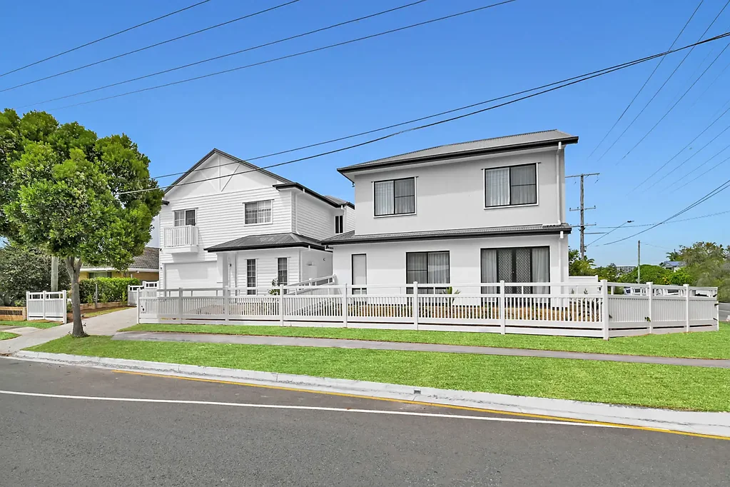 Runaway Bay 5ਬੈੱਡਰੂਮ Contemporary Family Living in the Heart of Runaway Bay