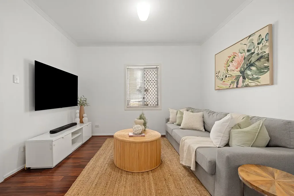 Deagon 3ਬੈੱਡਰੂਮ Charming Renovated Workers Cottage with Studio & Entertaining Spaces – Moments from the Sandgate Waterfront!