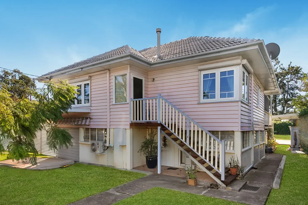 Sandgate 2Zimmer Raise, Extend or Renovate or - A Prime Flat Sandgate Opportunity