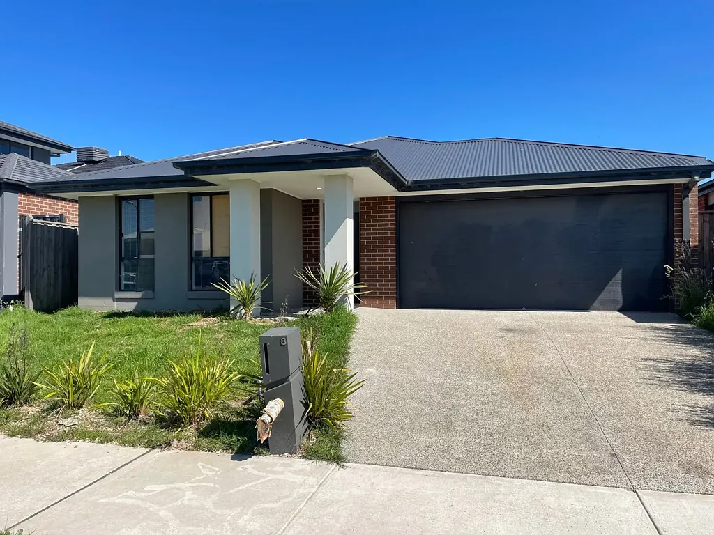 Modern Family Comfort in a Convenient Clyde Location!