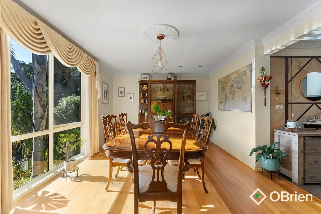 Frankston 3chambre Spacious Family Living with Versatile Layout & Treetop Views