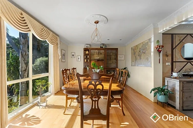 Frankston 3房 宽敞的家庭生活空间，多功能布局与树梢美景 Spacious Family Living with Versatile Layout & Treetop Views