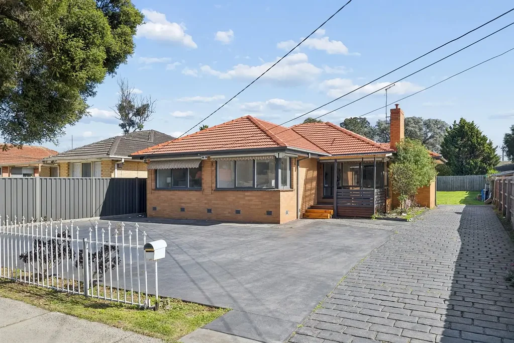 Springvale South 3બેડરૂમ Freshly Renovated, Generous Land with Exciting Future Potential