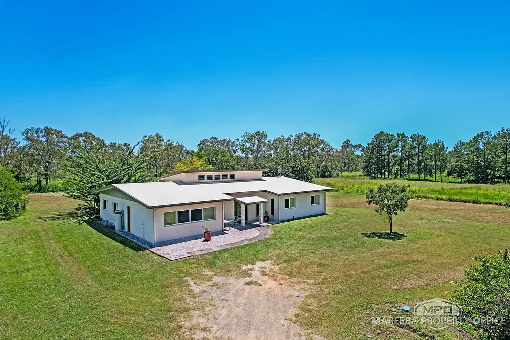 Mareeba 4Moenga STYLISH ENTERTAINER ON ACREAGE