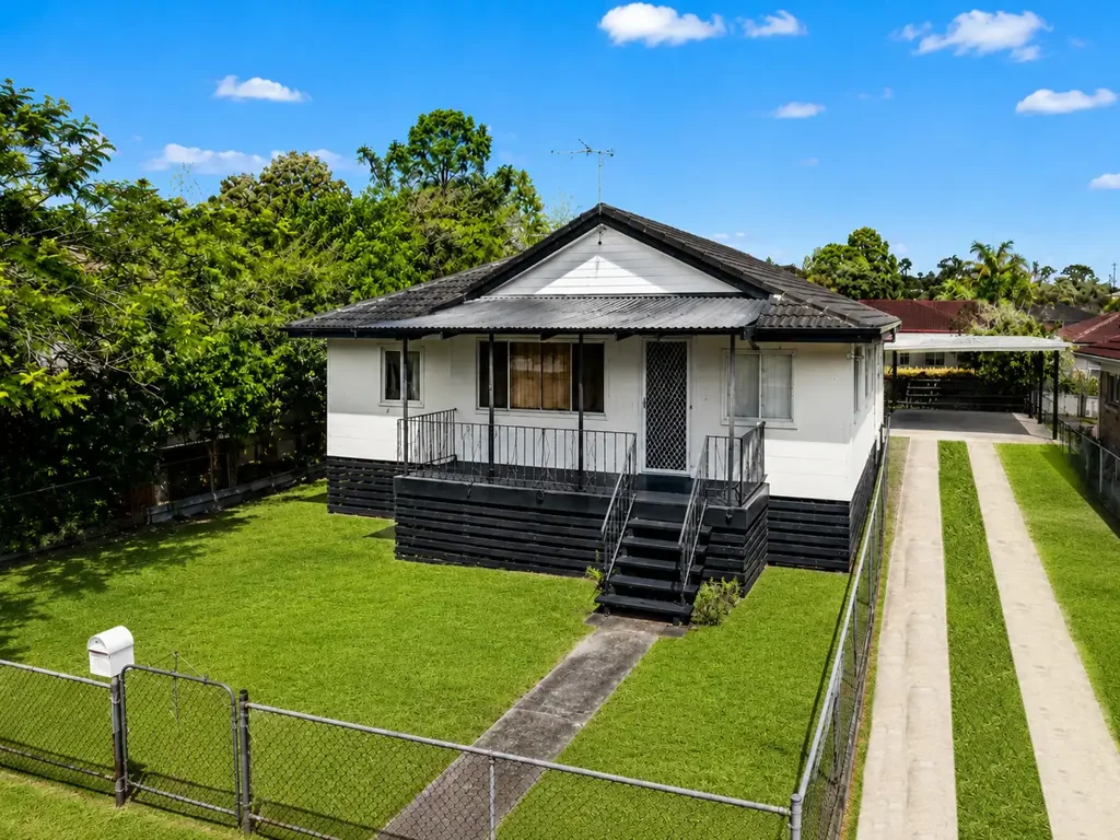 Woodridge 3Zimmer Packed with Potential!! a Superb 3-Bedroom Home for First Home Buyers & Investors