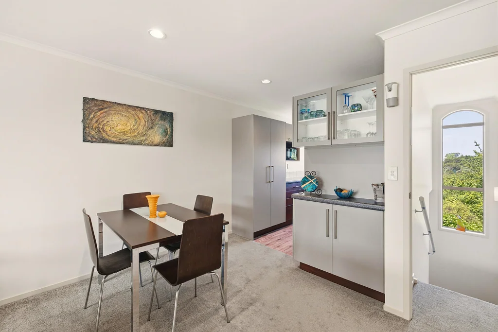 Judea 2Moenga Secure and Peaceful: Over 40's Community Living