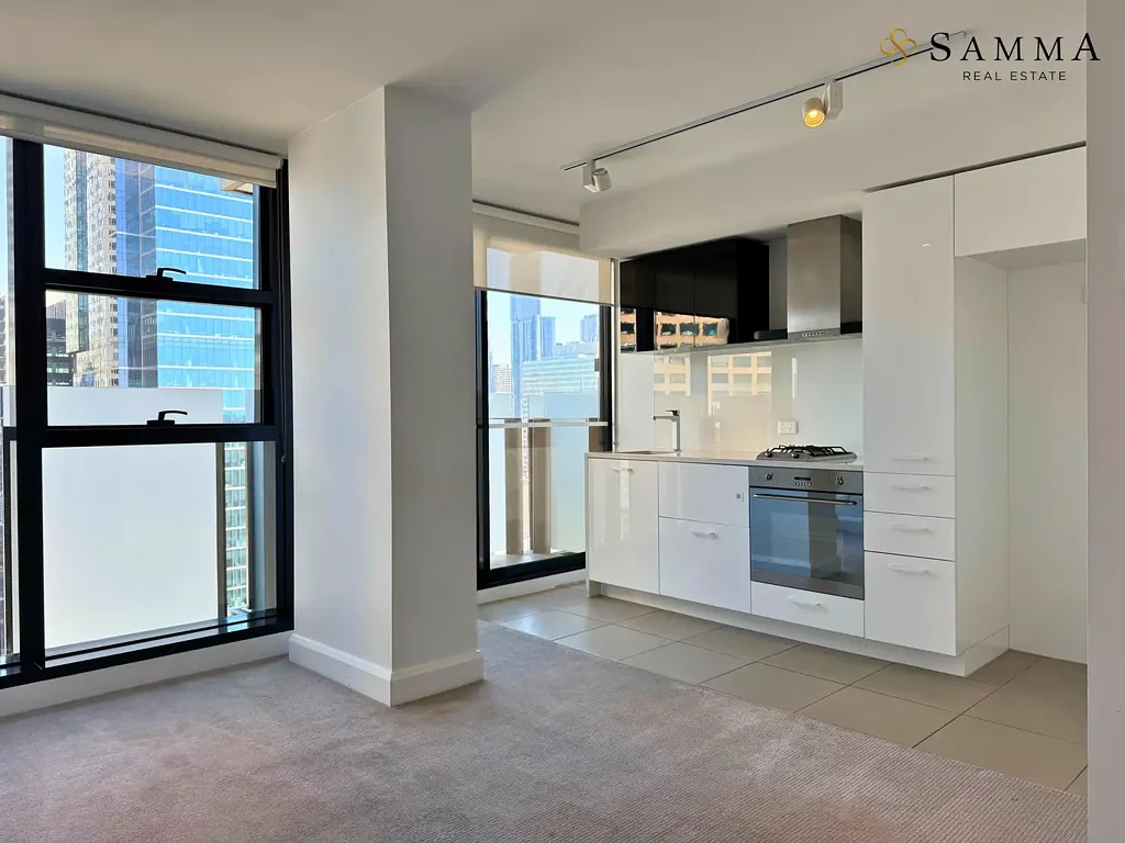 Modern One-Bedroom Retreat in the Heart of Melbourne CBD – Steps from RMIT, Parliament Station & Treasury Gardens!
