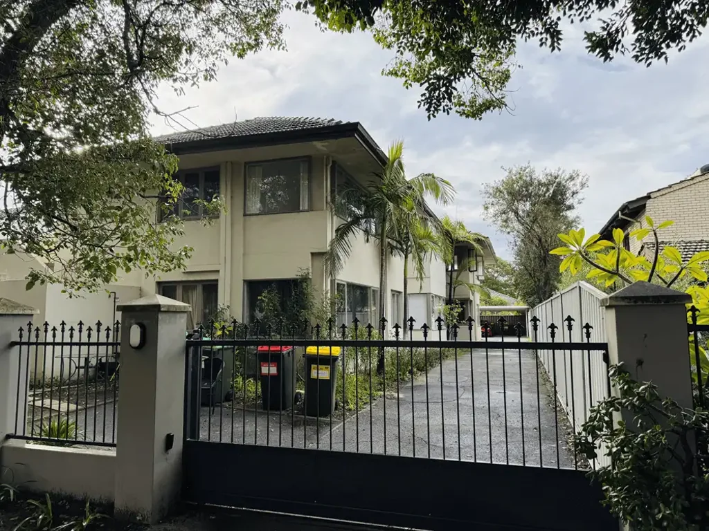 Prime Location Living Near Swan River & UWA