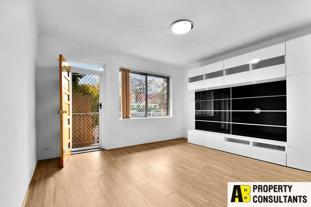 SPACIOUS 2 BEDROOM UNIT AT ALLEN ST