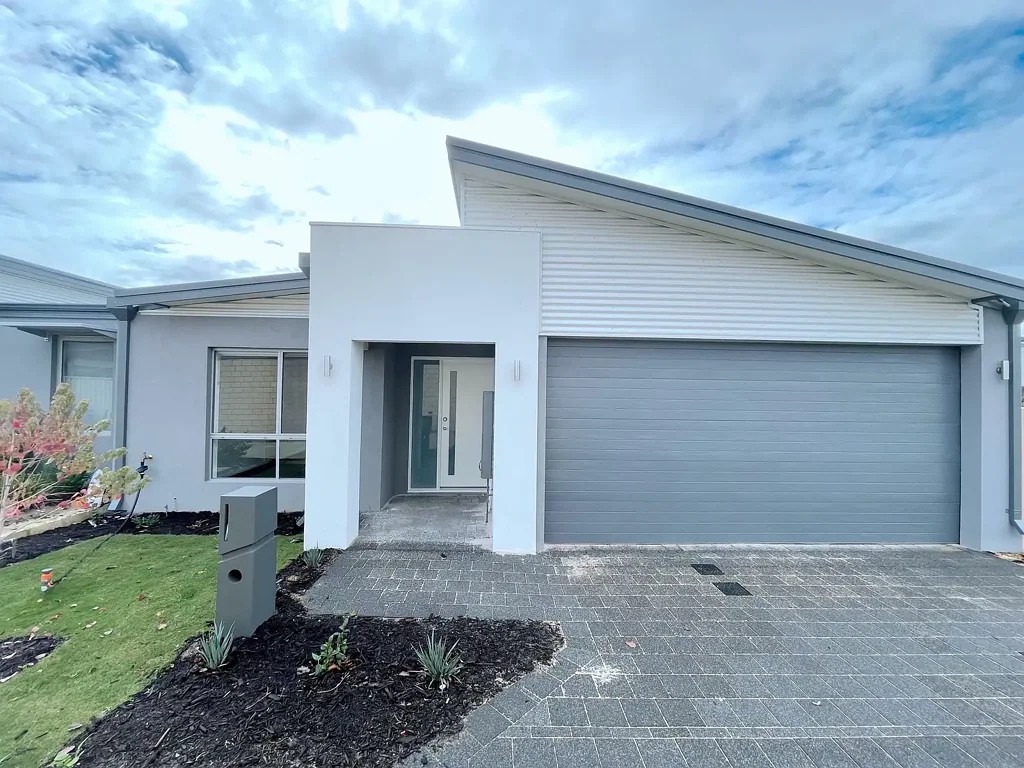 MODERN 3-BEDROOM, 2-BATHROOM FAMILY HOME IN A SUPERB LOCATION
