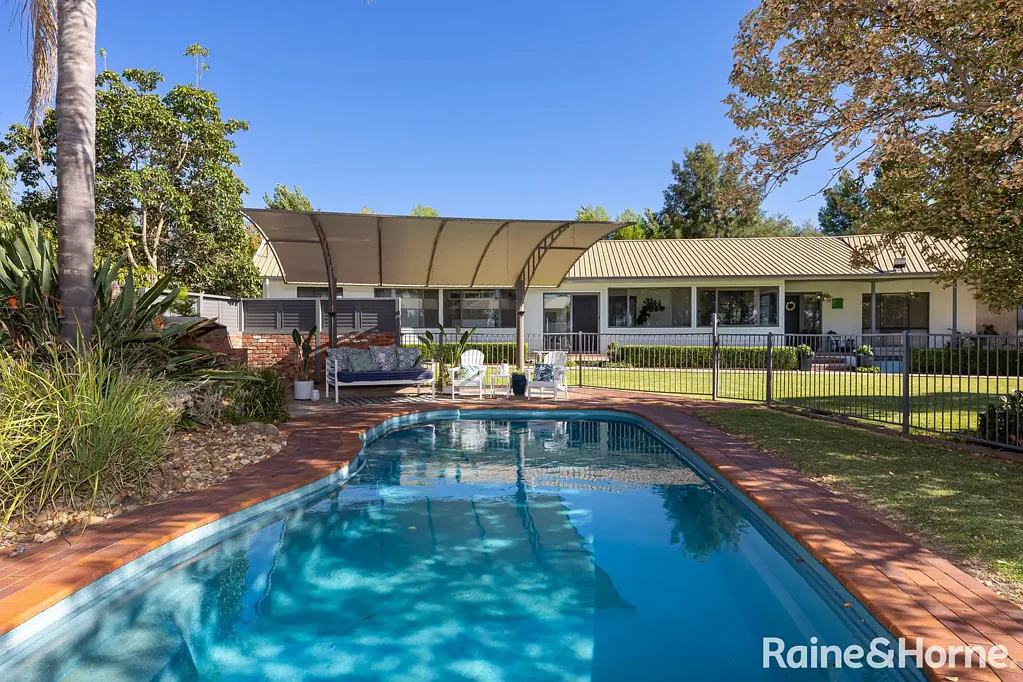 24 Kingsford Smith Road, Boorooma, NSW 2650
