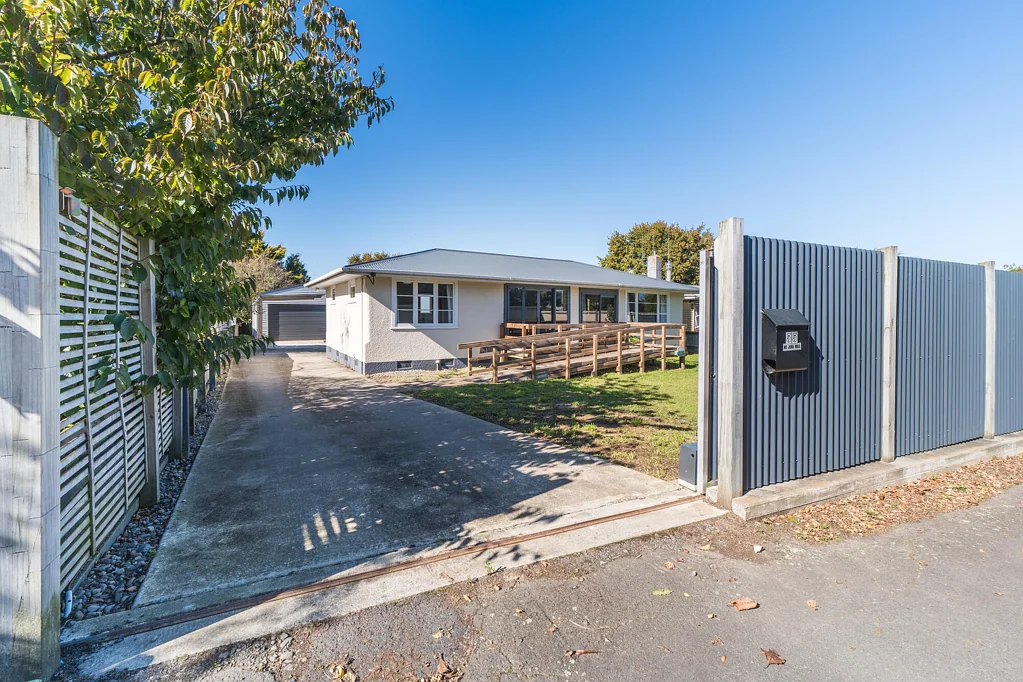 Feilding 3બેડરૂમ RARE FIND - Mobility-Friendly Home & Huge Garage