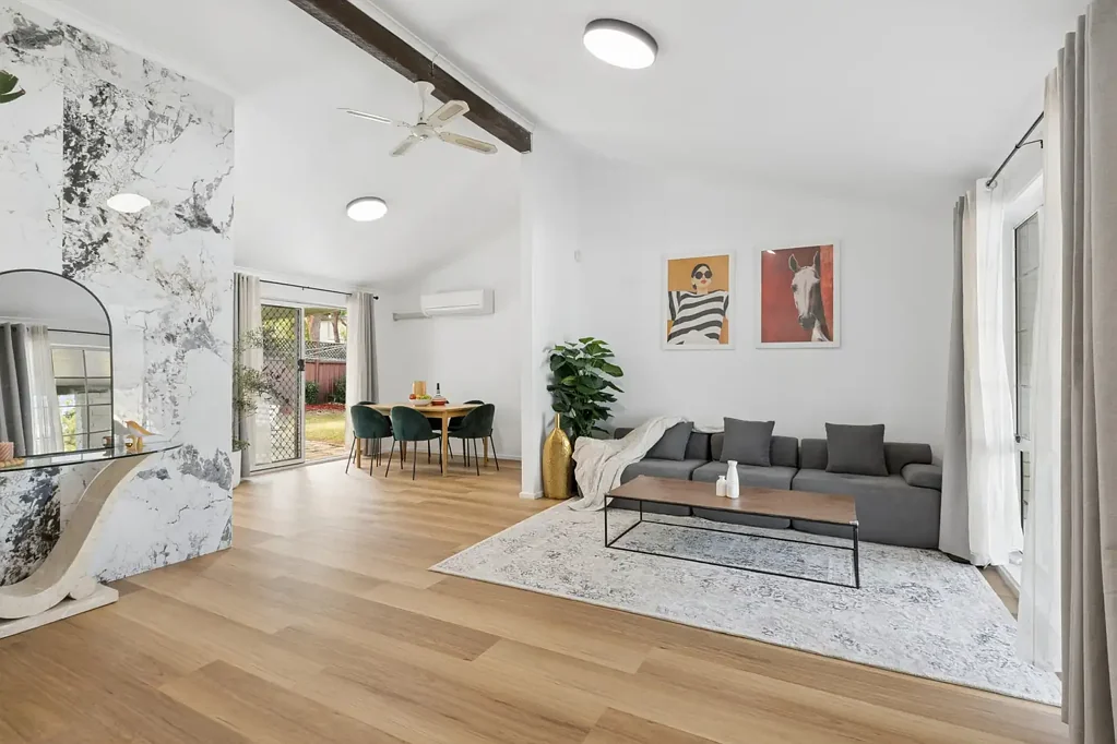 Kincumber 4 Slaapkamer Contemporary family living with stylish renovated interiors