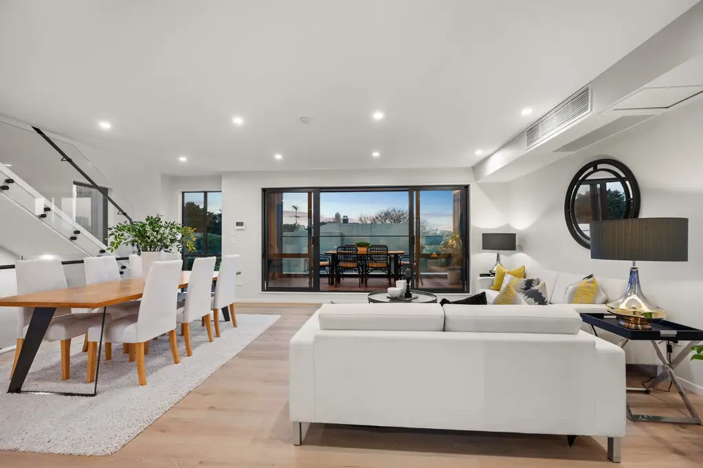 Takapuna 4Kwarto $350,000+ Below CV - Premier Living
