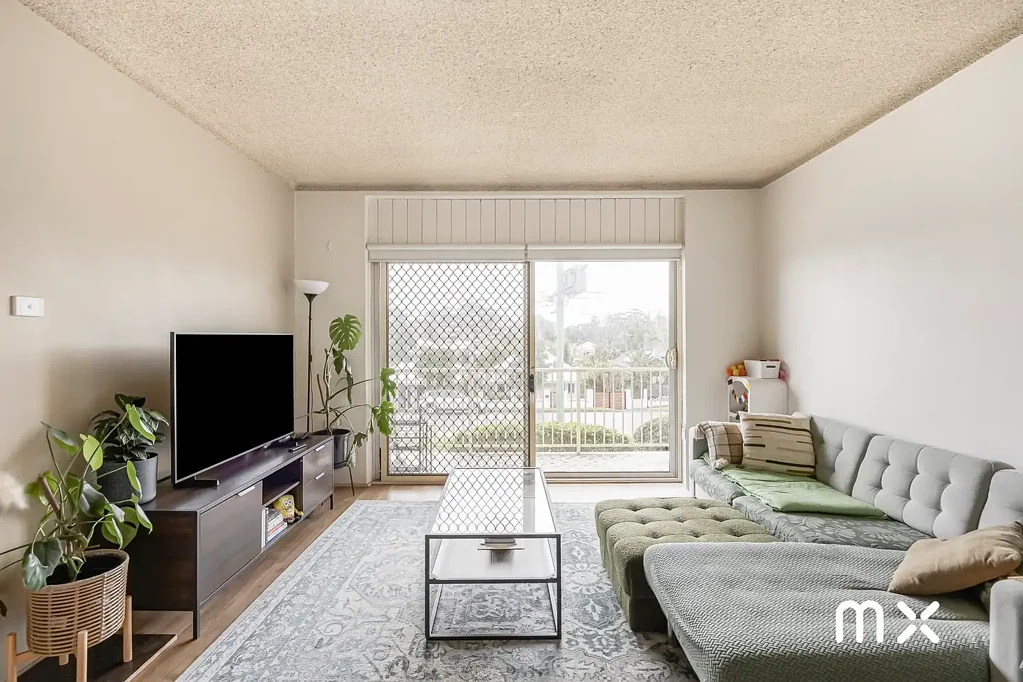Woonona 1 Bedroom Central Convenience